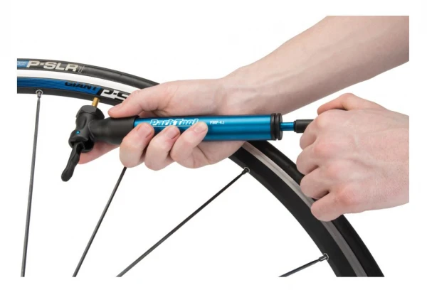 Mini Pompe Park Tool PMP-4.2 Bleu 4 Mini Pompe Park Tool PMP-4.2 Bleu – Image 2