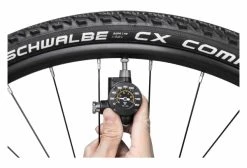 Gonfleur CO2 Topeak Airbooster G2 Avec Manomètre 6 Gonfleur CO2 Topeak Airbooster G2 Avec Manomètre -Entretien Réparation Route Soldes unnamed file 2187