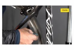 Gomme Nettoyante SwissStop Poliergummi Pour Bande De Freinage Sur Jante Aluminium -Entretien Réparation Route Soldes unnamed file 3037