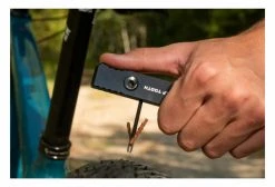 Multi-Outil Wolf Tooth 8-Bit Chainbreaker + Utility Knife (4 Fonctions) Noir 19 Multi-Outil Wolf Tooth 8-Bit Chainbreaker + Utility Knife (4 Fonctions) Noir -Entretien Réparation Route Soldes unnamed file 3720