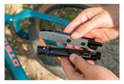 Multi-Outil Wolf Tooth 8-Bit Chainbreaker + Utility Knife (4 Fonctions) Noir 20 Multi-Outil Wolf Tooth 8-Bit Chainbreaker + Utility Knife (4 Fonctions) Noir -Entretien Réparation Route Soldes unnamed file 3721