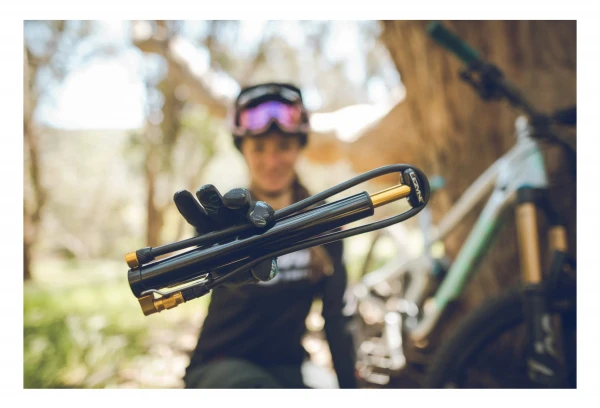 Pompe à Pied Lezyne Micro Floor Drive HV (Max 90 Psi / 6 Bar) Noir 4 Pompe à Pied Lezyne Micro Floor Drive HV (Max 90 Psi / 6 Bar) Noir – Image 2